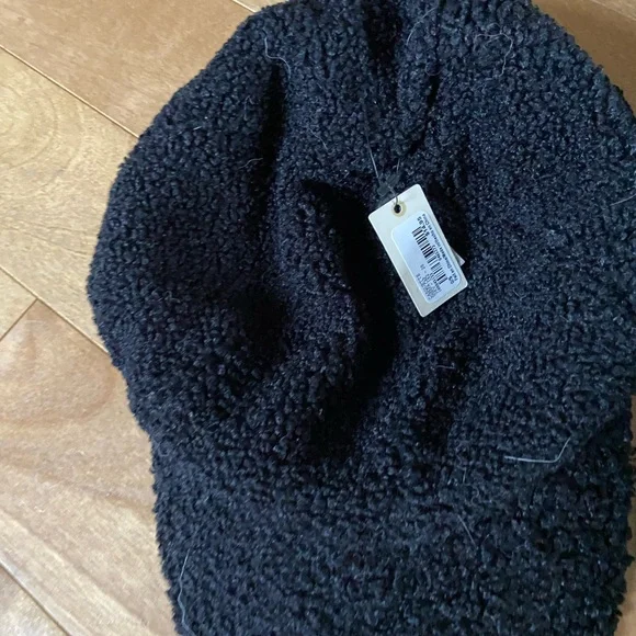 Bundle new caps. - Picture 2 of 3